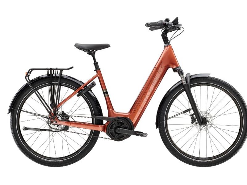 Trek District+ 4 Lowstep - Verkrijgbaar bij Aerts Action Bike in Kalmthout